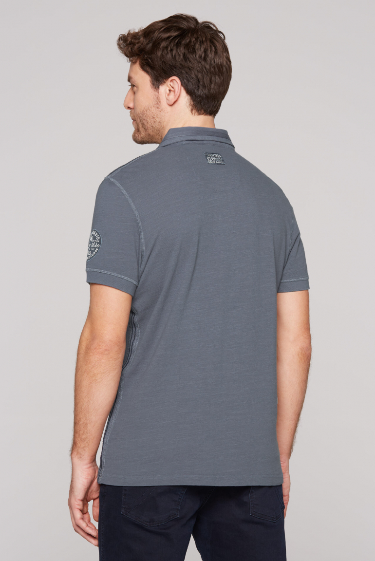 Polo aus Flammgarn-Pikee mit Label-Applikationen