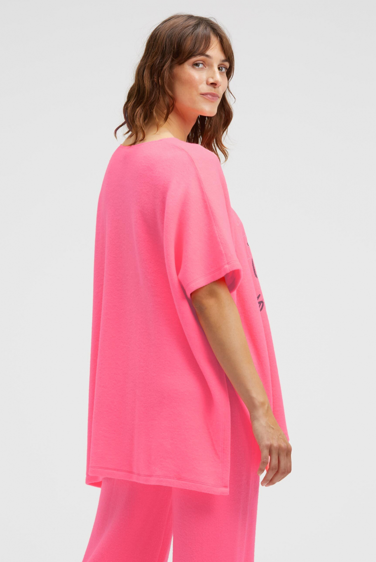 Poncho aus Flauschstrick mit Glimmer Print