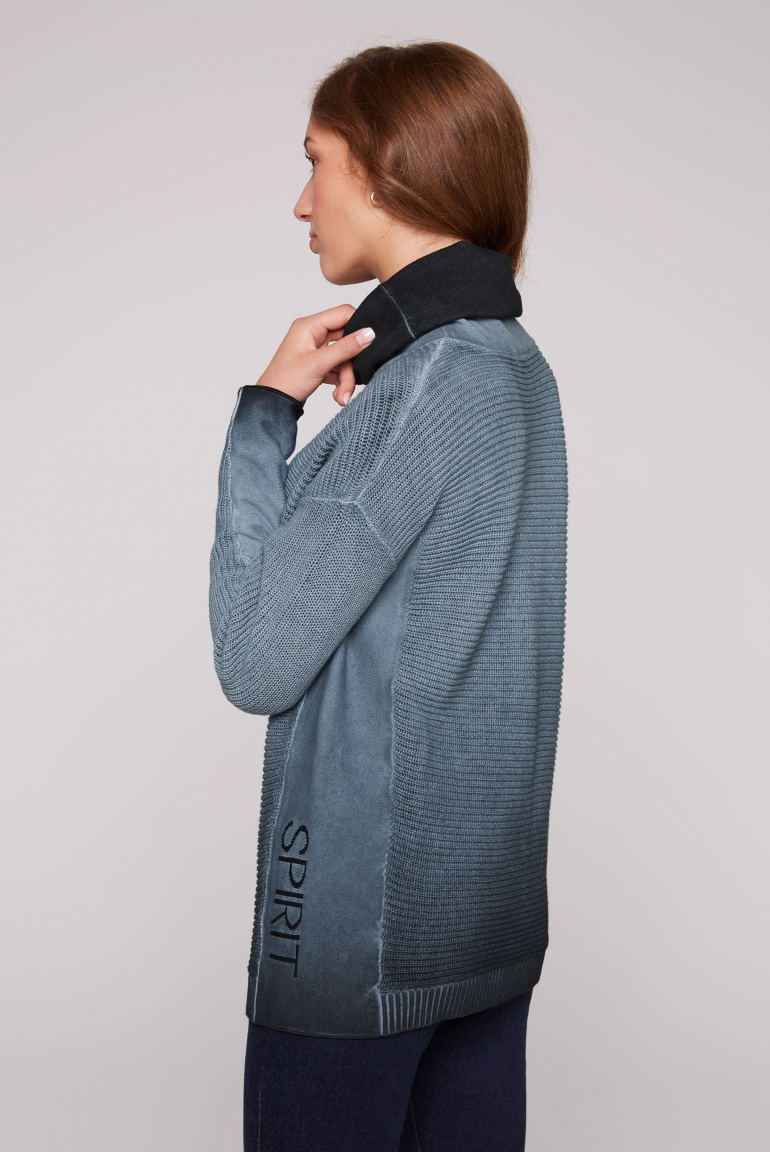 Pullover Oil Dyed mit Rollkragen und Intarsia-Logo