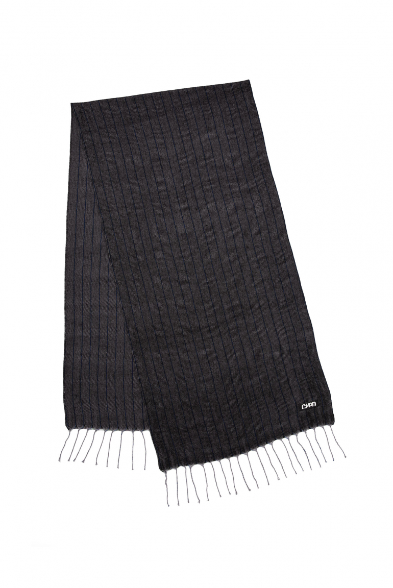 Schal mit Streifen und Fransen