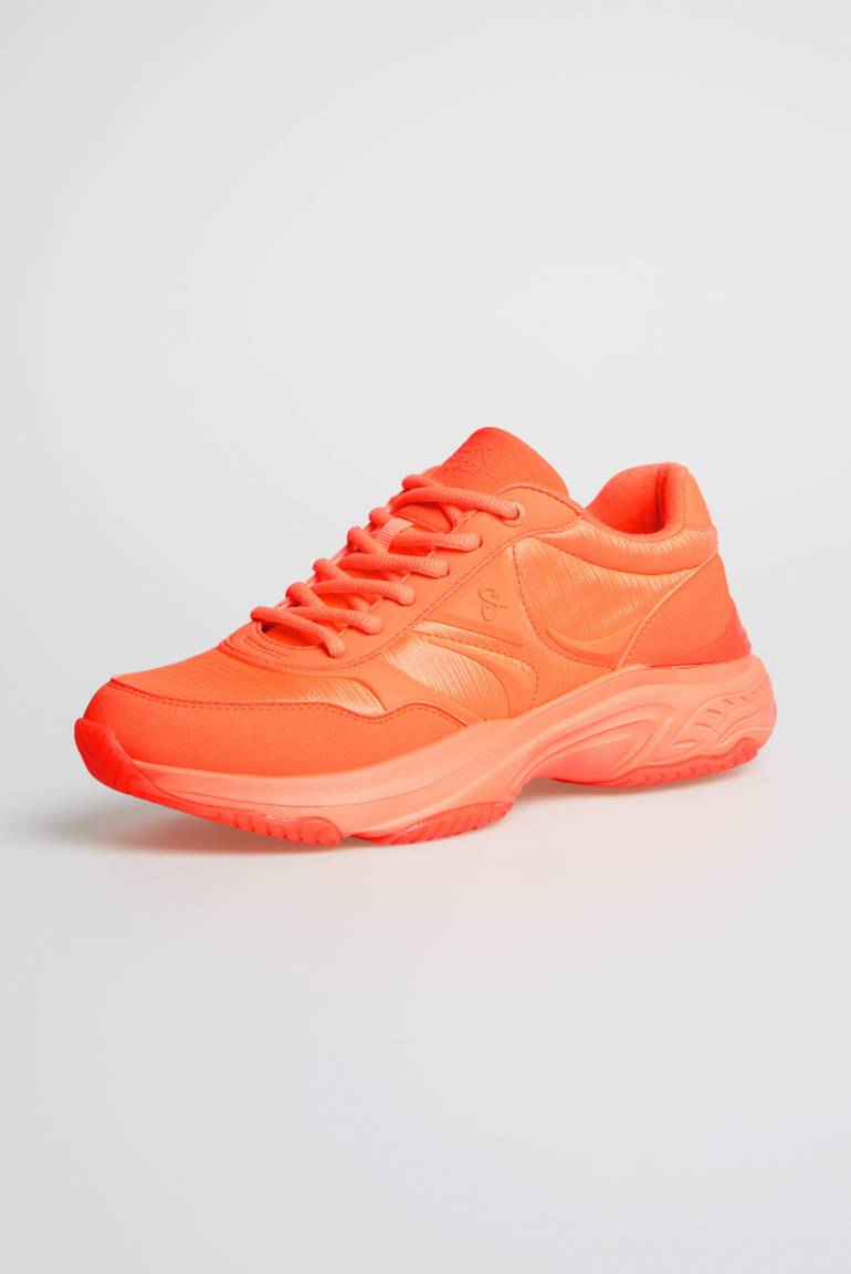Sneaker Low im tonigen Materialmix