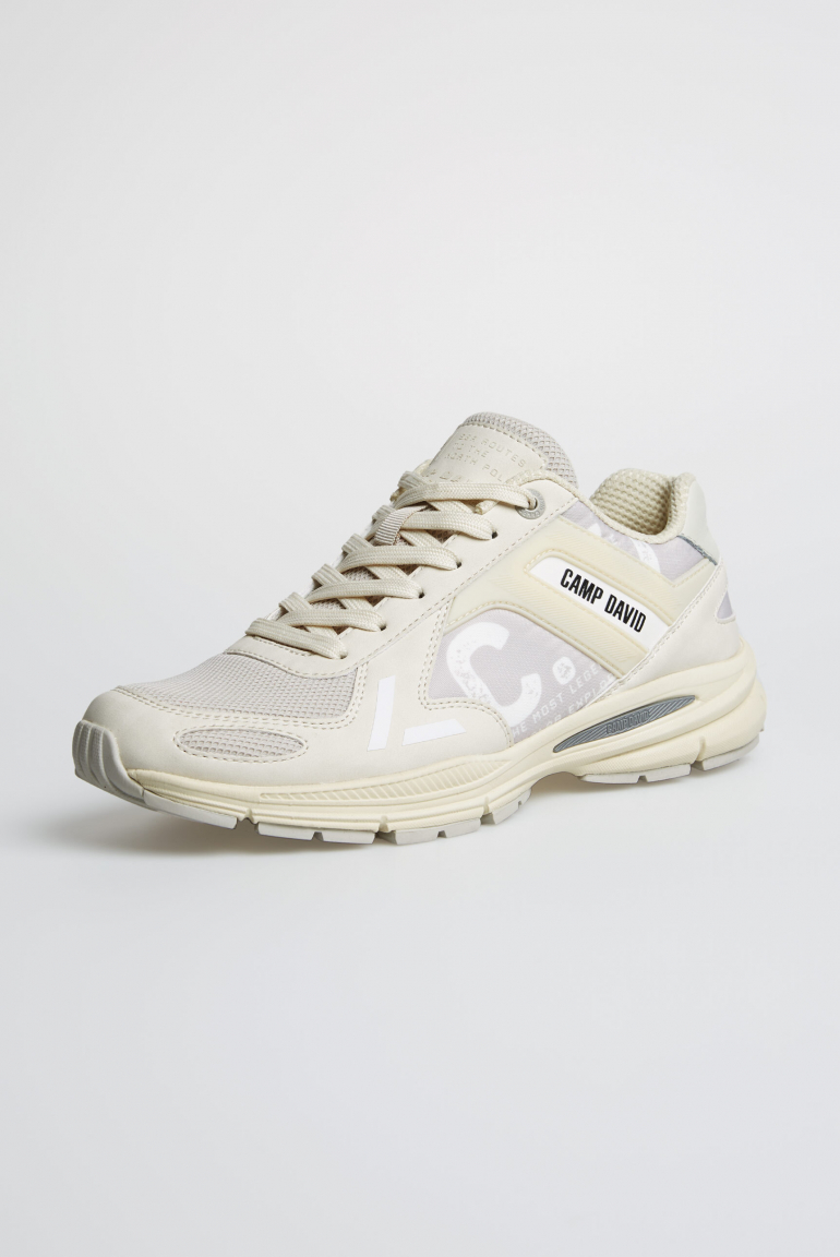 Sneaker mit Mesh- und Logo-Details