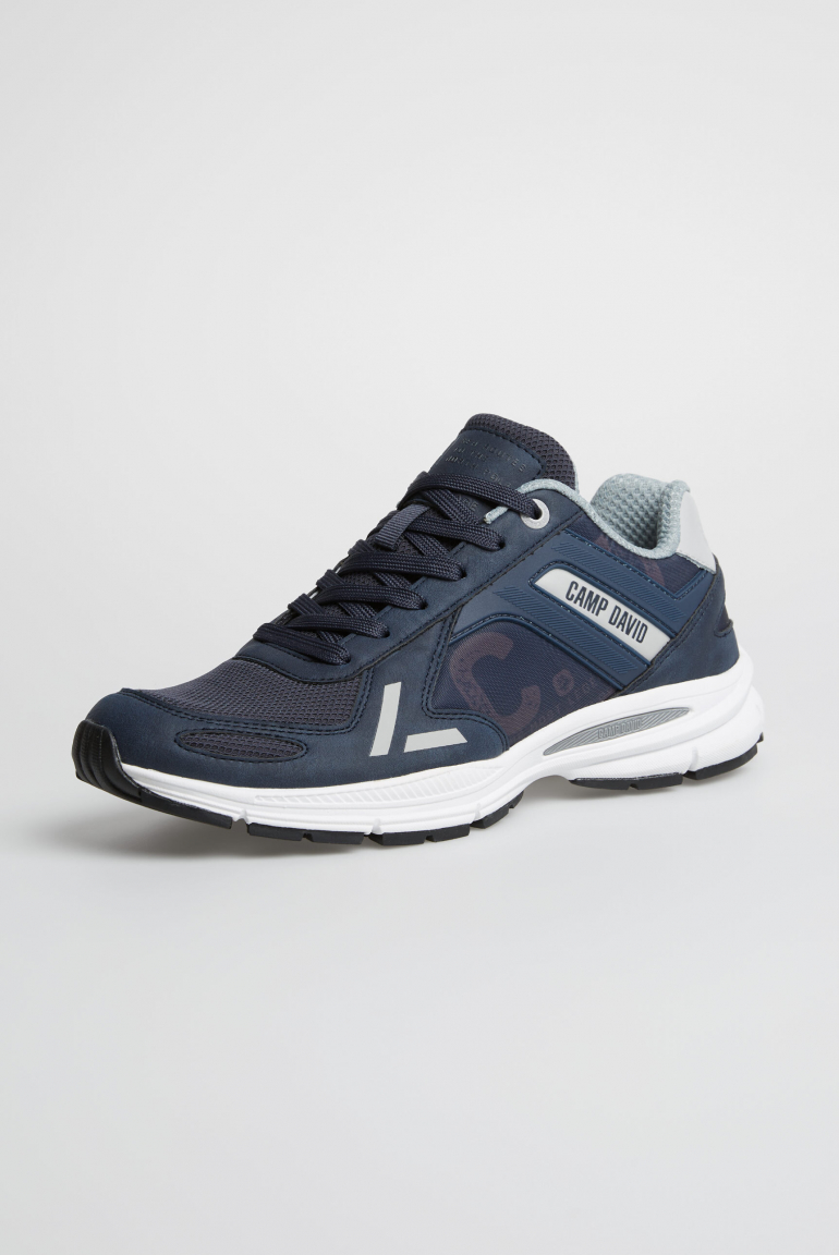 Sneaker mit Mesh- und Logo-Details