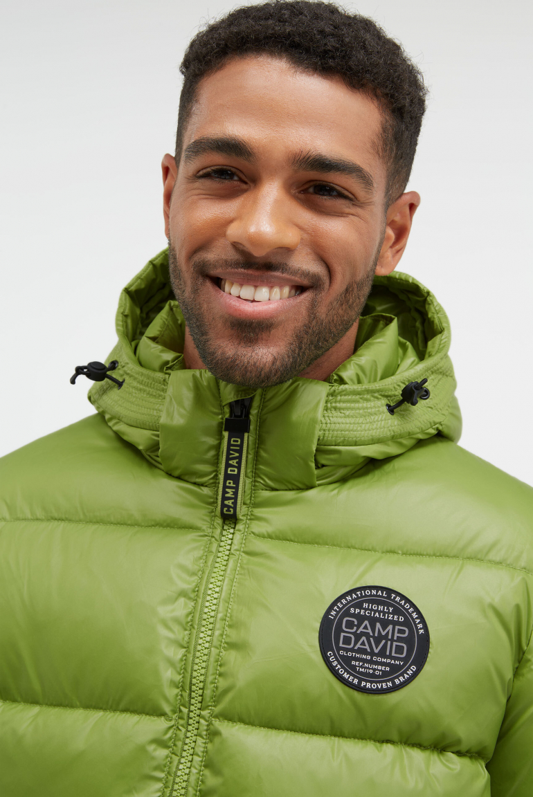 Steppjacke mit Kapuze und Rücken-Print