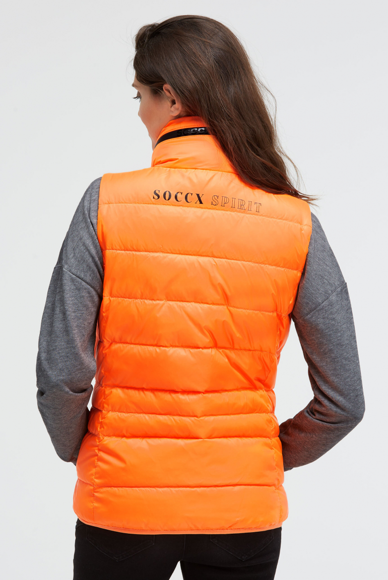Steppweste mit Label Prints und Kapuze im Kragen