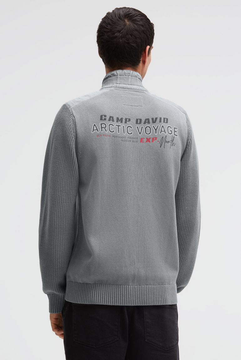 Strickjacke mit Tapes und Label Prints