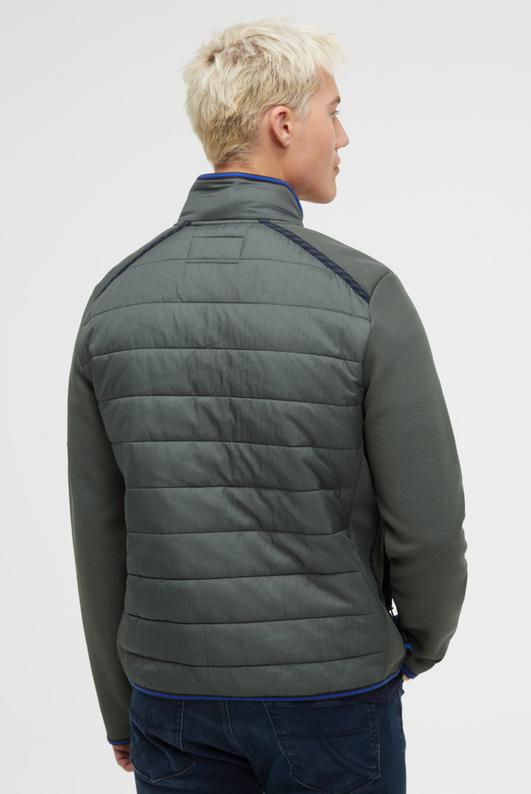 Strukturierte Fleecejacke im Materialmix