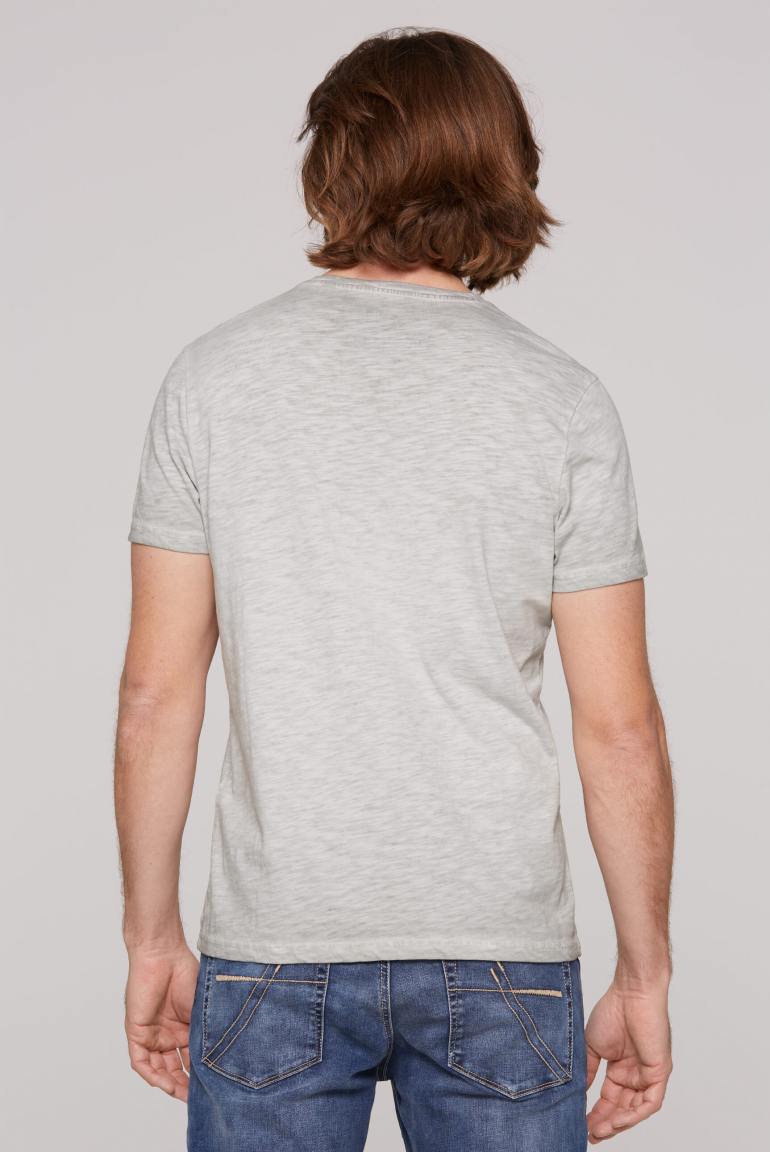 T-Shirt Inside Oil Dyed mit V-Neck und Print