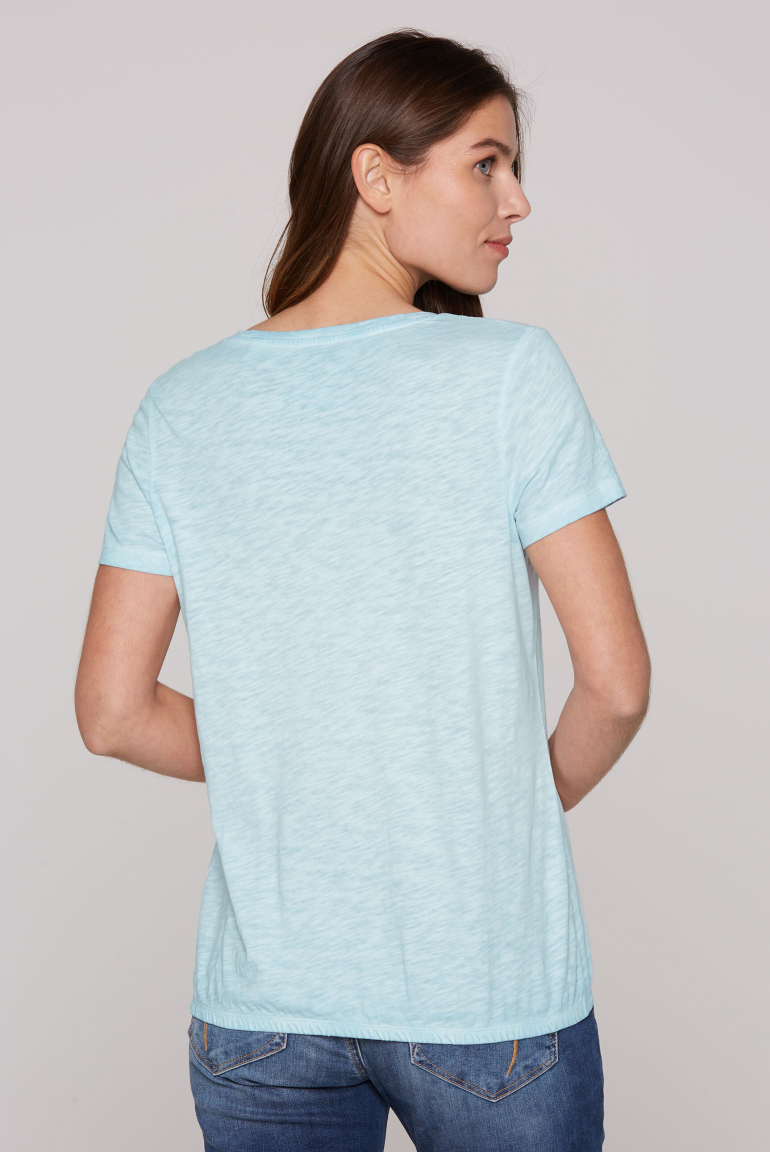 T-Shirt mit Gummizugsaum und Label Print