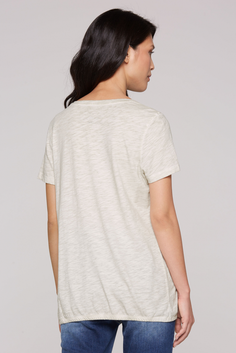 T-Shirt mit Gummizugsaum und Label Print