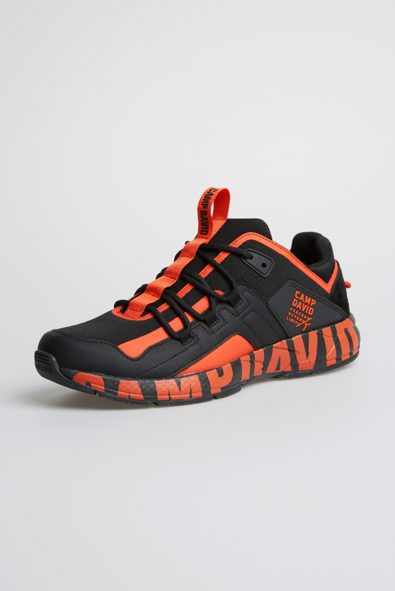 Urban Running Sneaker mit Logo Design