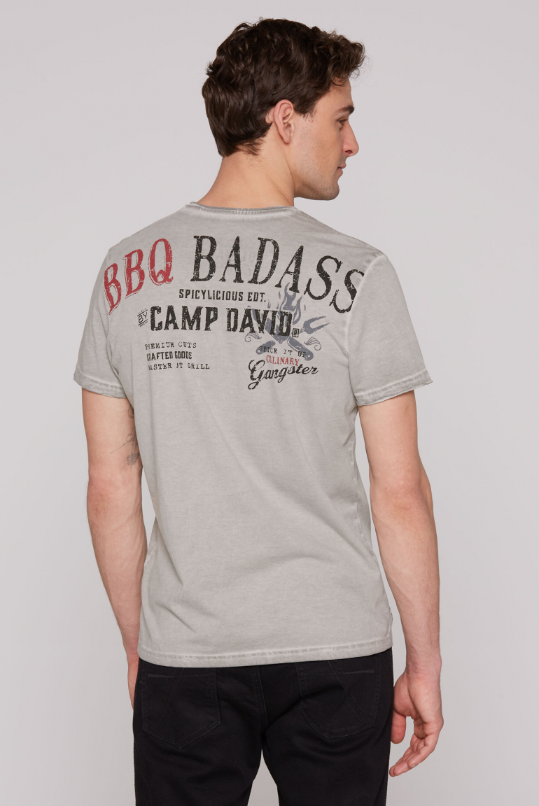V-Shirt mit Brusttasche und Backprint
