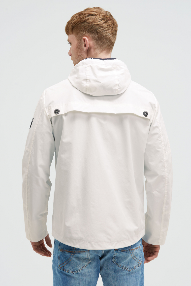 Wind- und Wetterjacke mit Kapuze