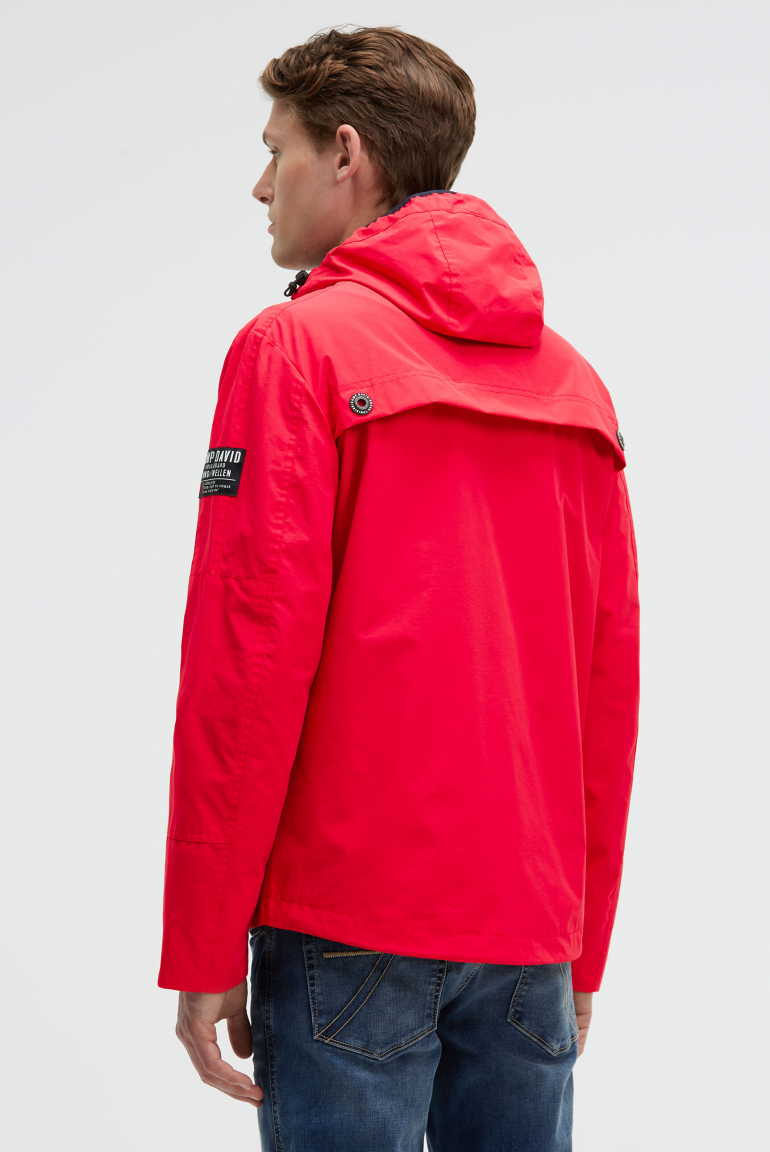 Wind- und Wetterjacke mit Kapuze