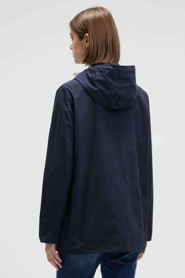 Wind- und Wetterjacke mit Kapuze