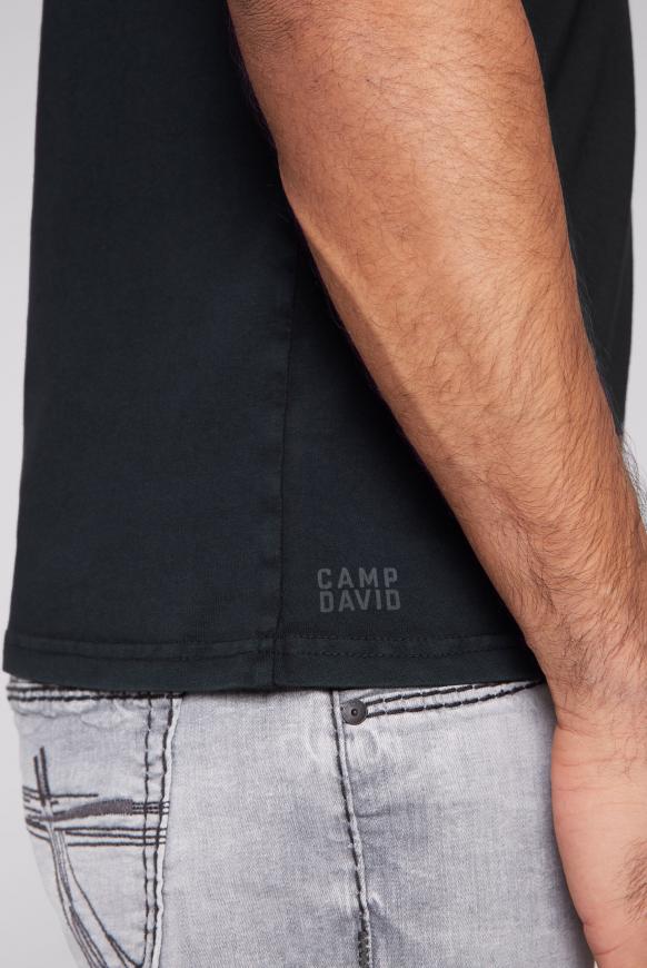Basic T-Shirt mit V-Ausschnitt