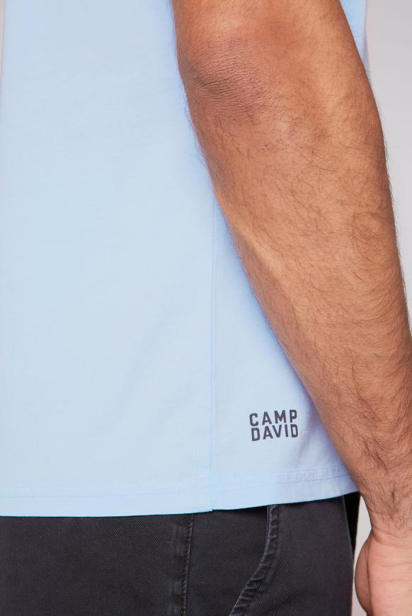 Basic T-Shirt mit V-Ausschnitt