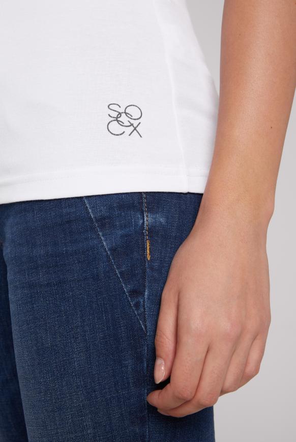 Basic Top mit Logo Print am Saum