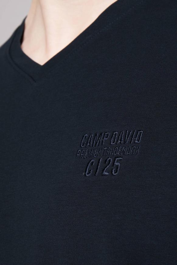 Basic V-Shirt mit Logo-Stickerei