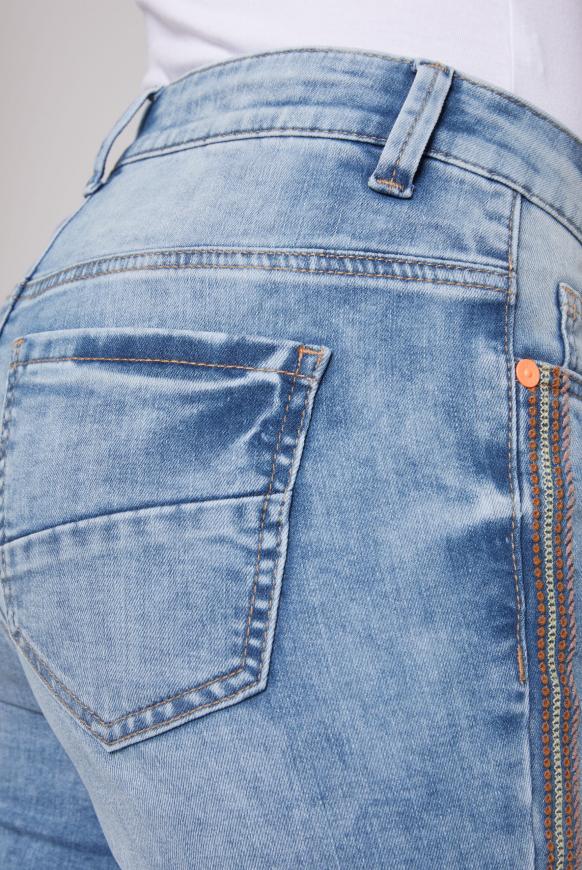 Capri Jeans NO:RA mit Stickereien