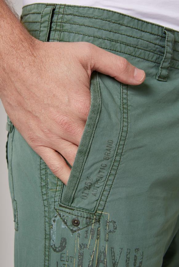 Cargo Shorts mit Beintaschen und Tapes