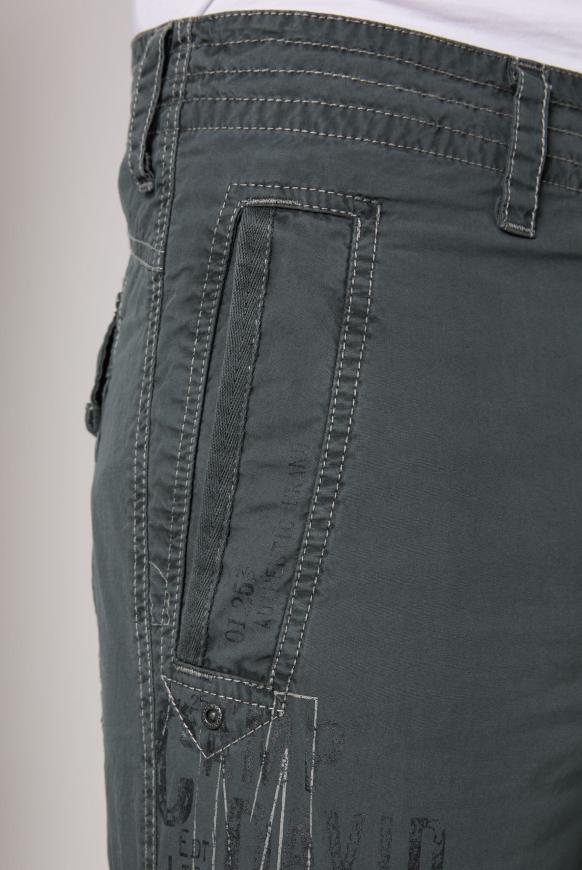 Cargo Shorts mit Beintaschen und Tapes