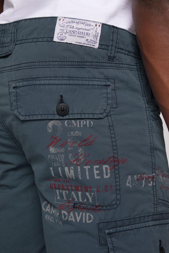 Cargo Shorts mit Tapes und Label Prints