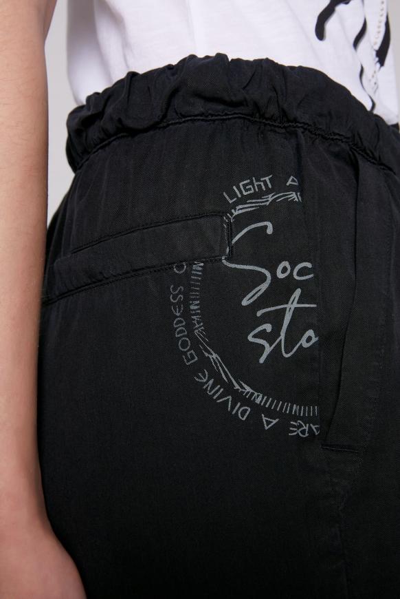 Fließende Hose im Jogger-Stil