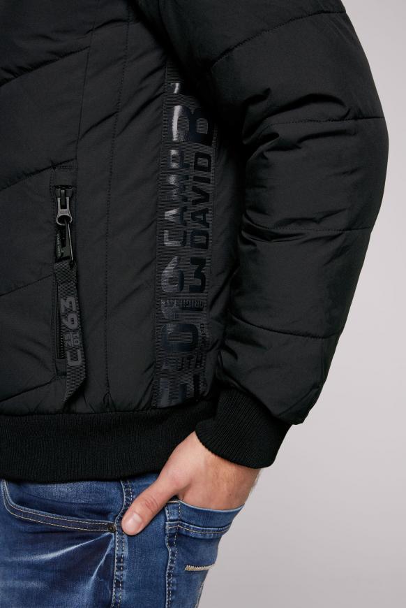 Jacke mit Kapuze und Logo-Design