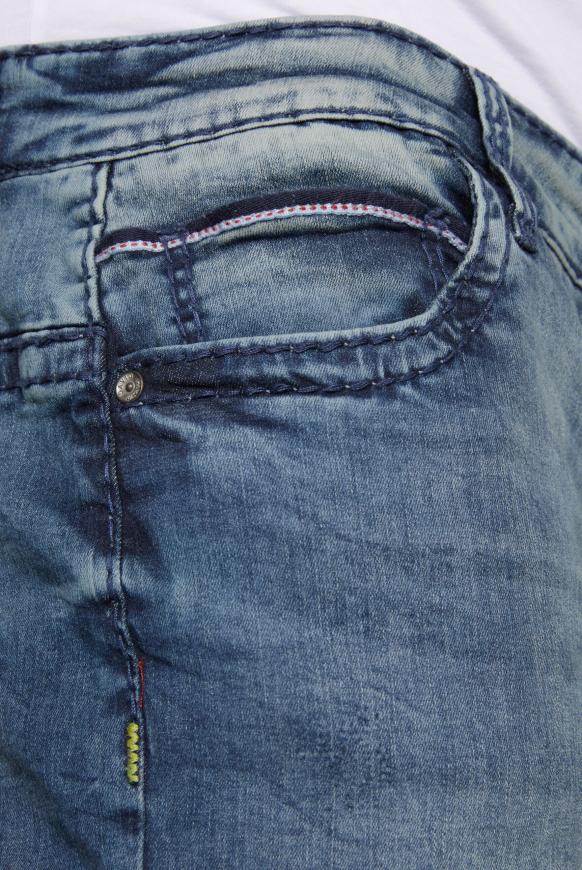 Jeans CO:NO mit Used-Effekten