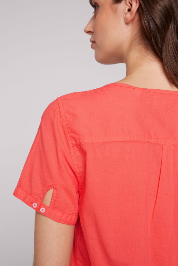 Kurzärmelige Serafino-Bluse mit Print