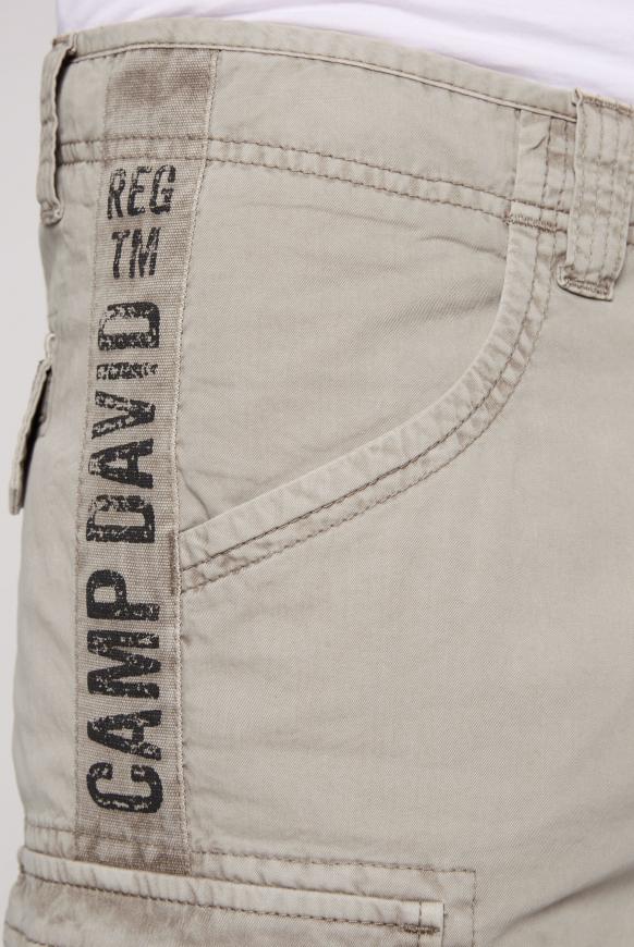 Kurze Cargo Shorts mit Seitentapes