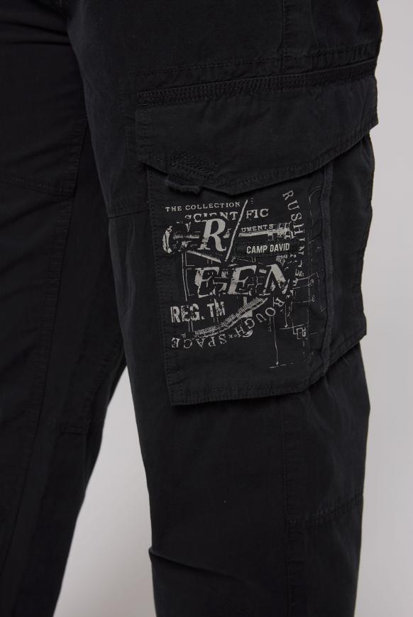 Leichte Cargohose mit Label Prints