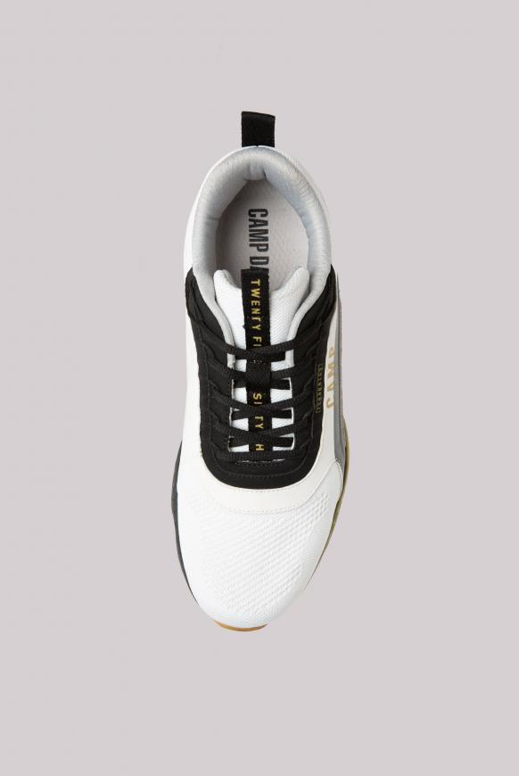 Premium Sneaker im Materialmix