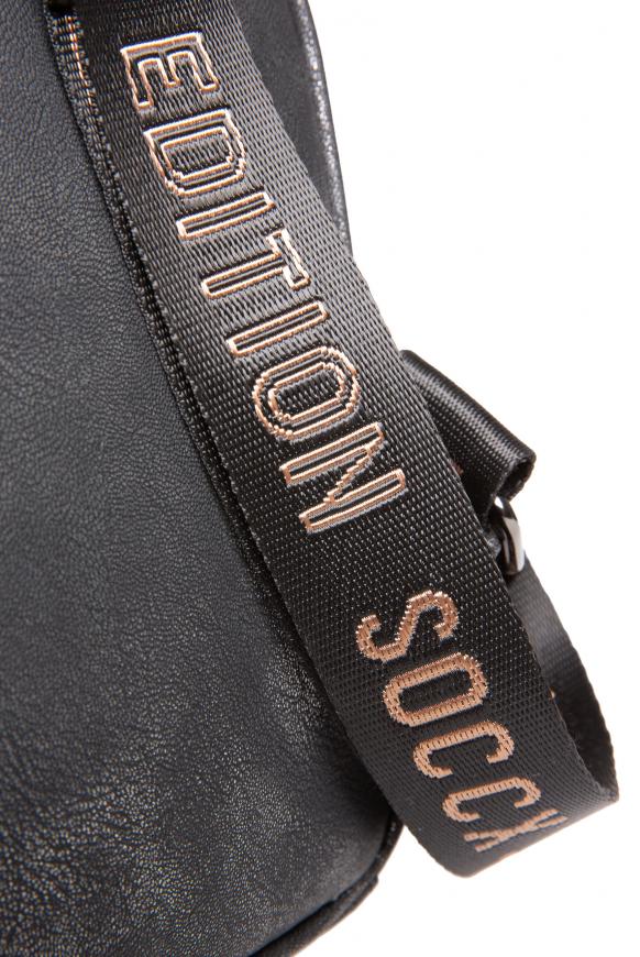 Rucksack im Metallic-Look mit Logo-Gurten