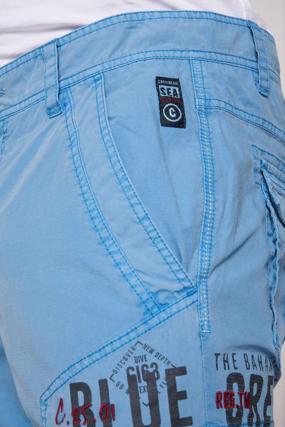 Skater Shorts mit Tapes, Prints und Stickereien