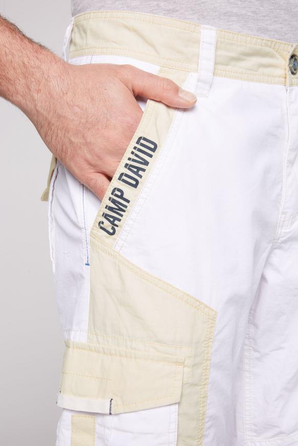 Skater Shorts mit Tapes, Prints und Stickereien