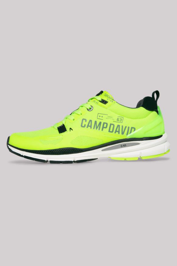 Sneaker mit Textil-Struktur und Logo Design