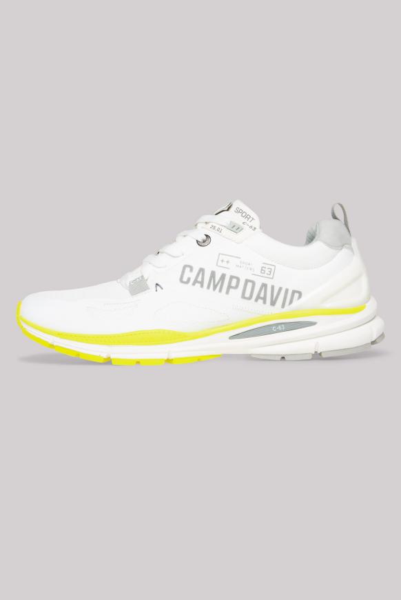 Sneaker mit Textil-Struktur und Logo Design