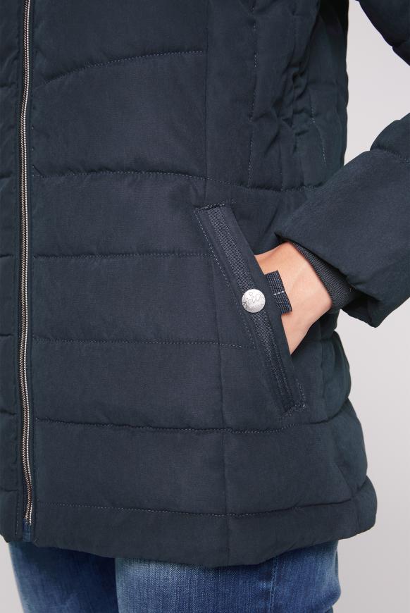 Steppjacke mit abtrennbarer Kapuze