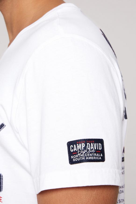 T-Shirt mit Label Prints und Stickereien