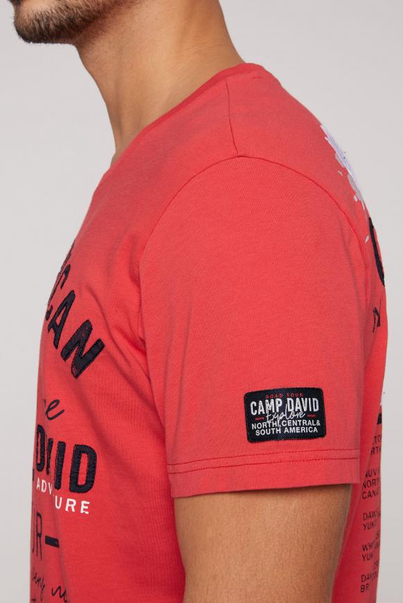 T-Shirt mit Label Prints und Stickereien