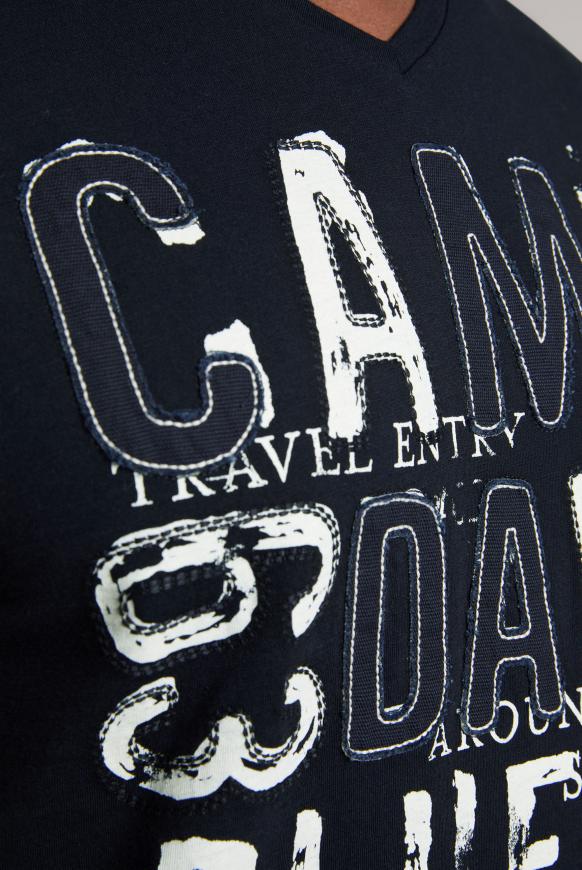 V-Shirt mit Logo-Applikationen