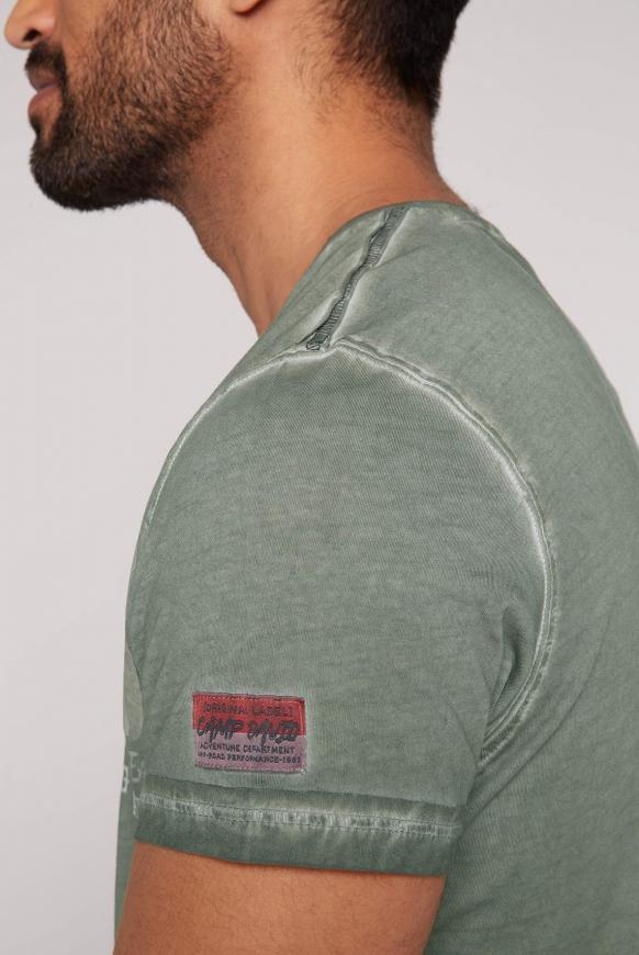 V-Shirt mit Used-Optik und Label Prints