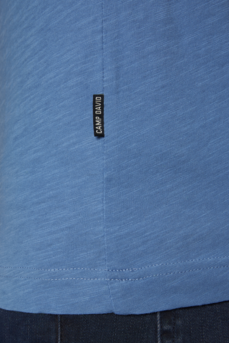 Basic T-Shirt V-Neck mit Used-Kante
