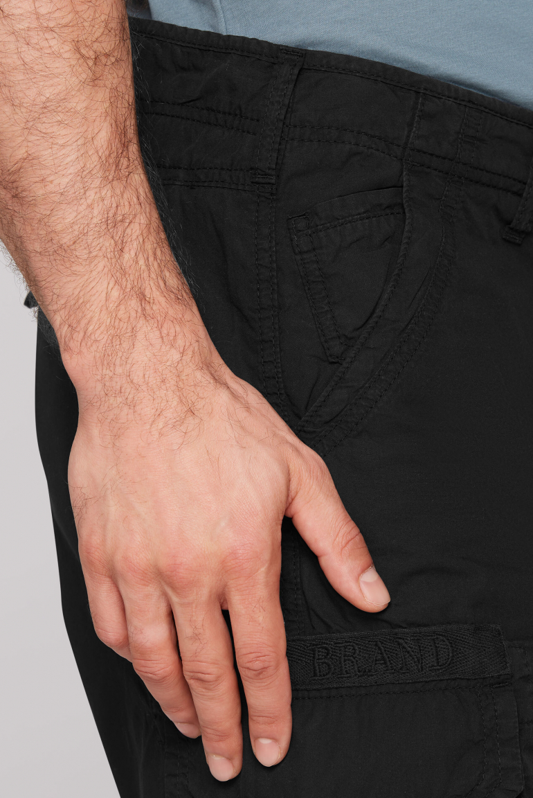 Cargo Shorts mit Logo-Tapes