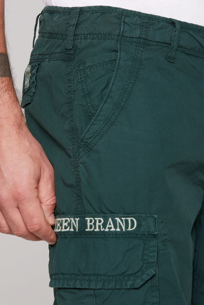 Cargo Shorts mit tonigen Tapes und Stickereien