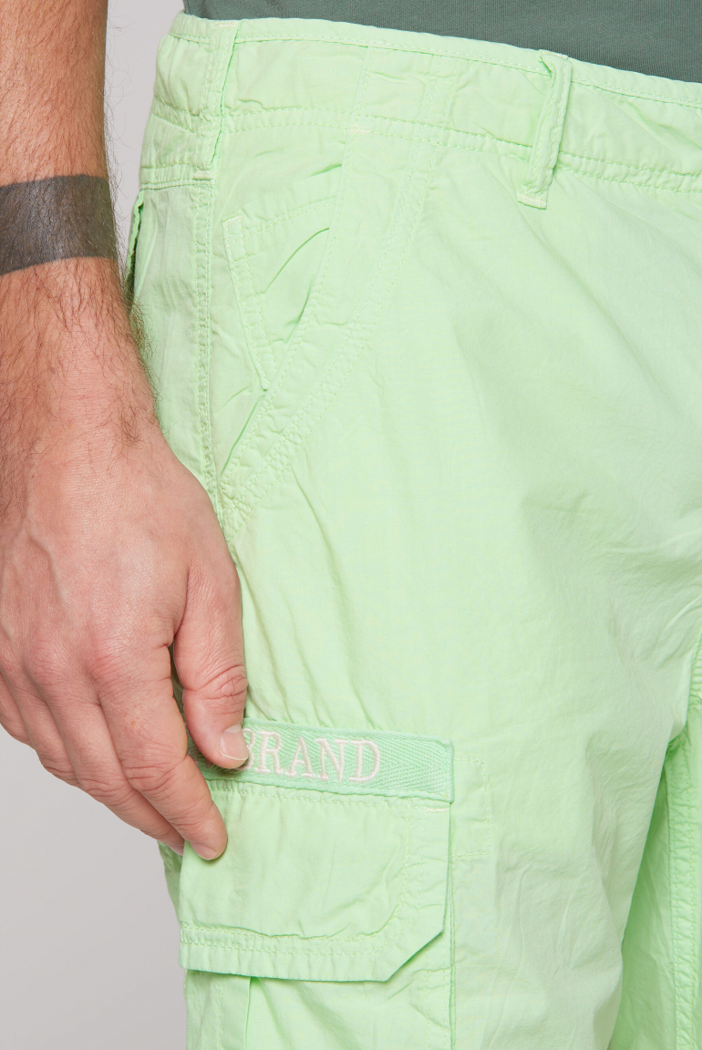 Cargo Shorts mit tonigen Tapes und Stickereien