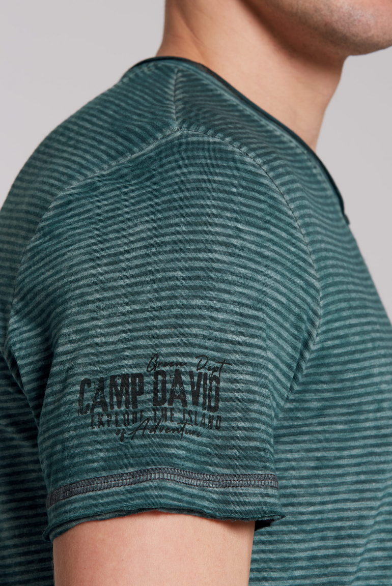 Gestreiftes Ausbrenner-Shirt mit V-Neck und Prints