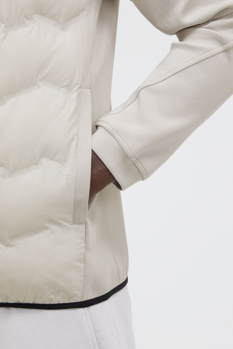 Kapuzenjacke im tonalen Materialmix